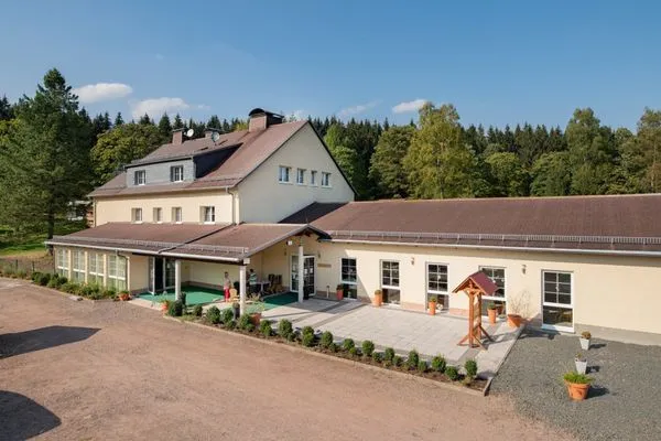 Hauptgebäude mit Hotelzimmern und Veranstaltungsraum (auf Nachfrage)  Waldpark Krätzersrasen