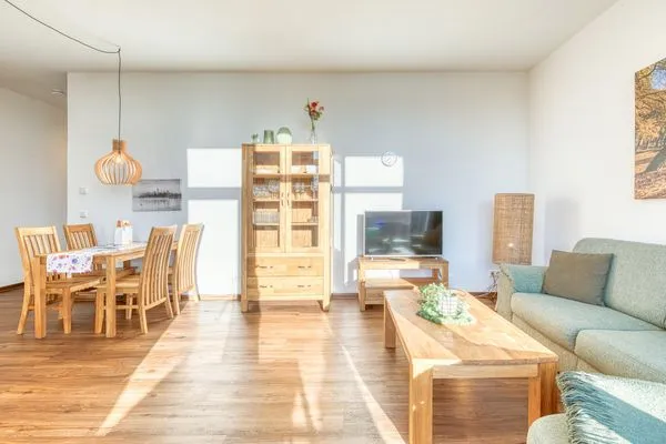 Ferienwohnung SeeNest Röbel - Wohnzimmer mit TV  SeeNest