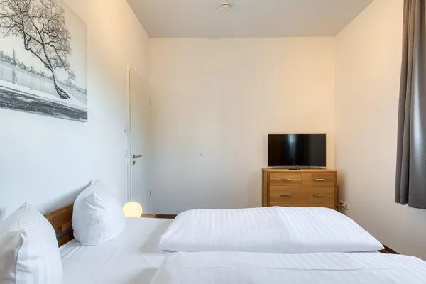 Ferienwohnung SeeBrise Röbel - Schlafzimmer mit TV  SeeBrise