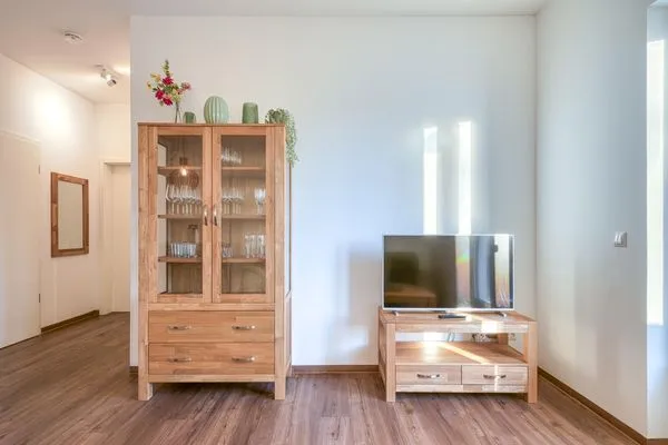 Ferienwohnung SeeBrise Röbel - Wohnzimmer mit TV  SeeBrise