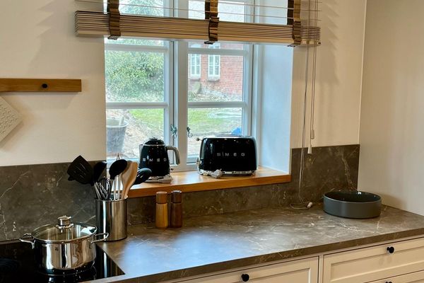  Fährmanns Hüs Wohnung Achterdeck Nebel - Küche / Küchenzeile