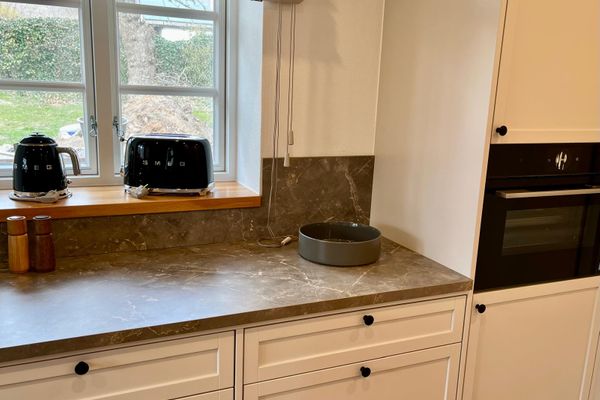  Fährmanns Hüs Wohnung Achterdeck Nebel - Küche / Küchenzeile