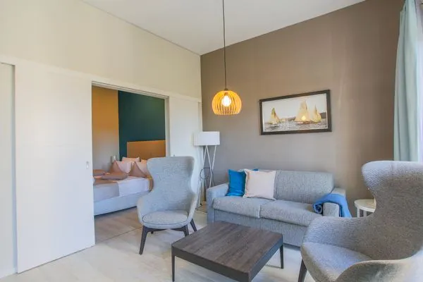 Ferienwohnung Marco Polo Ostseebad Wustrow ZweiWasser Alte Seefahrtschule Wohnzimmer  Marco Polo Suite