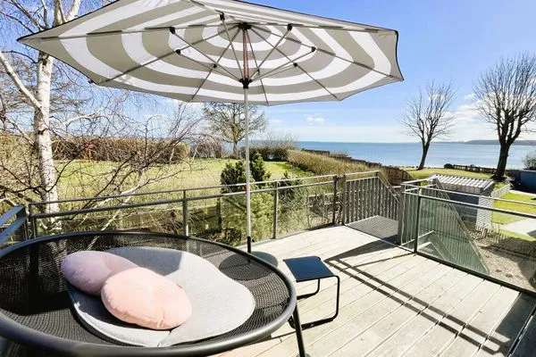 Erhöhter Balkon mit Meerblick  Haifischsieben