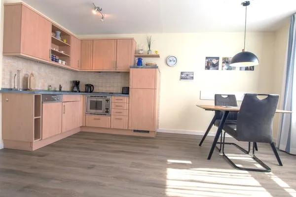 Essbereich mit Küchenzeile Residenz am Strand Wohnung 2-33