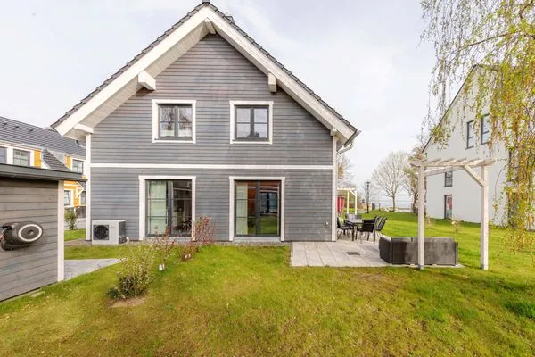 Ferienhaus Ostseetraum Fuhlendorf - Seitenansicht  Ostseetraum