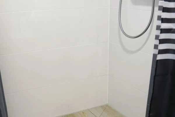 Dusche (bodengleich) in der Ferienwohnung Weiße Düne 9 | Gen Norden in Wittdün auf Amrum Haus *Weiße Düne* Ferienwohnung *Weiße Düne 9 / Gen Norden*