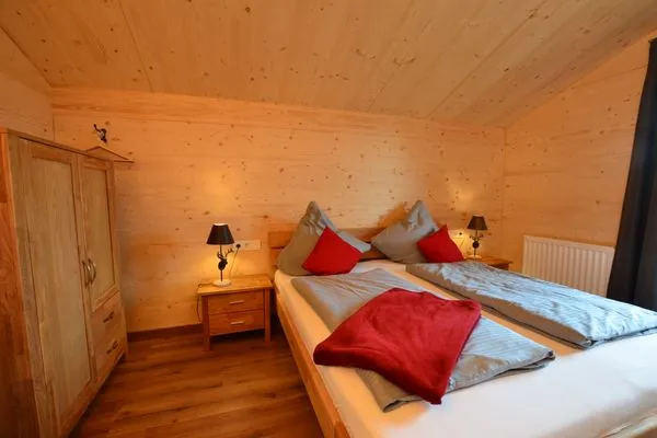 Schlafzimmer 2  Holzar Chalet - Feriendorf Via Claudia Haus 72