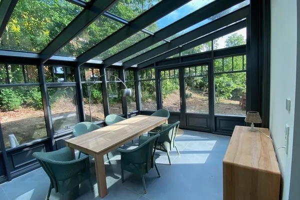 Küche mit Blick zum Essbereich  Villa Lohengrin