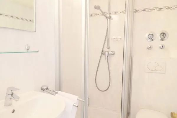 Badezimmer  Dünenstr. 31a, OG rechts