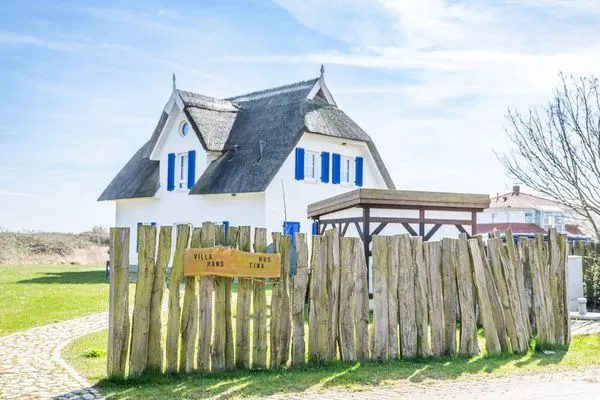 Fassade / Eingang  Hus Tina