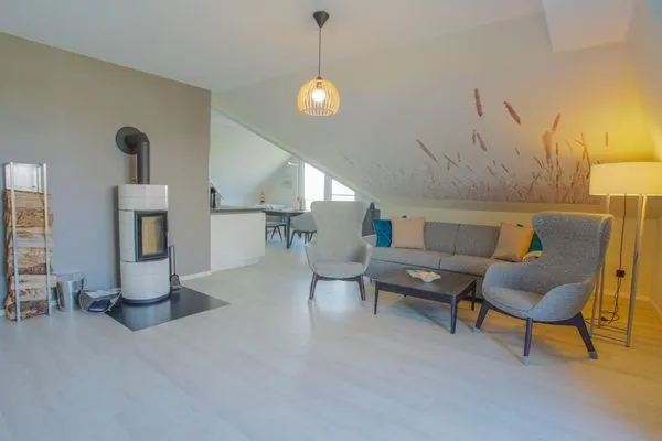 Ferienwohnung Meerblick Ostseebad Wustrow ZweiWasser Alte Seefahrtschule Wohnbereich mit Kamin  Meerblick