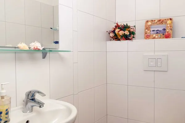 Gäste-WC Doppelhäuser Timmendorf Strand Haus Ruh di ut