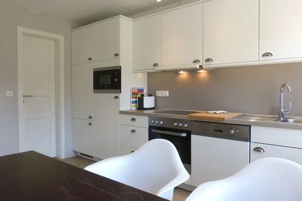 Küche im Ferienhaus Backbord in Süddorf auf Amrum Haus *Strandweg 8* Friesenhaushälfte *Backbord*
