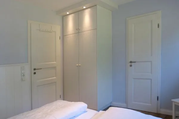 Schlafzimmer 1 im Ferienhaus Backbord in Süddorf auf Amrum Haus *Strandweg 8* Friesenhaushälfte *Backbord*