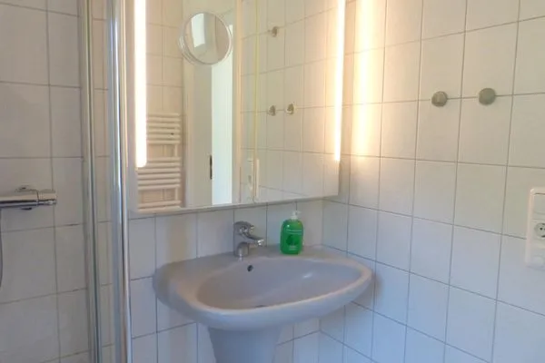 Badezimmer im Ferienhaus Backbord in Süddorf auf Amrum Haus *Strandweg 8* Friesenhaushälfte *Backbord*