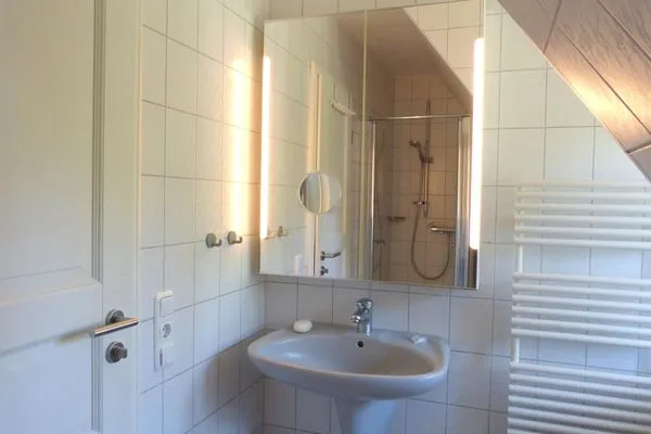 Badezimmer im Ferienhaus Backbord in Süddorf auf Amrum Haus *Strandweg 8* Friesenhaushälfte *Backbord*