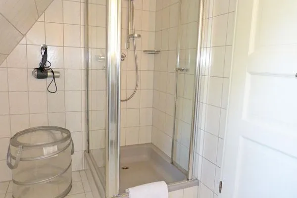 Badezimmer im Ferienhaus Backbord in Süddorf auf Amrum Haus *Strandweg 8* Friesenhaushälfte *Backbord*