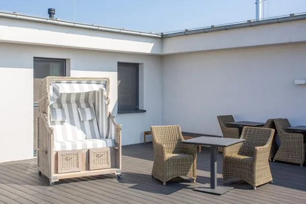 Ferienwohnung Sommersuite Ostseebad Wustrow ZweiWasser Alte Seefahrtschule Sonnenstunden auf der Terrasse  Sommersuite