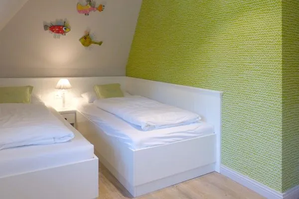 Schlafzimmer 3 im Ferienhaus Steuerbord in Süddorf auf Amrum Haus *Strandweg 8* Friesenhaushälfte *Steuerbord*