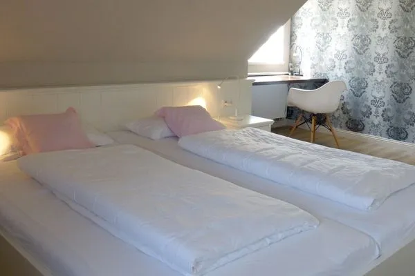 Schlafzimmer 2 im Ferienhaus Steuerbord in Süddorf auf Amrum Haus *Strandweg 8* Friesenhaushälfte *Steuerbord*