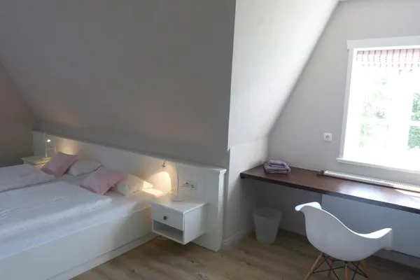 Schlafzimmer 2 im Ferienhaus Steuerbord in Süddorf auf Amrum Haus *Strandweg 8* Friesenhaushälfte *Steuerbord*