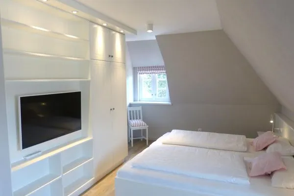 Schlafzimmer 2 im Ferienhaus Steuerbord in Süddorf auf Amrum Haus *Strandweg 8* Friesenhaushälfte *Steuerbord*