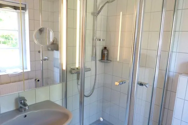 Badezimmer im Ferienhaus Steuerbord in Süddorf auf Amrum Haus *Strandweg 8* Friesenhaushälfte *Steuerbord*