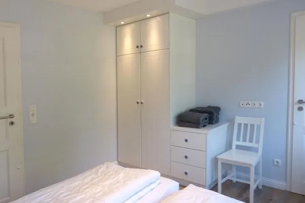 Schlafzimmer 1 im Ferienhaus Steuerbord in Süddorf auf Amrum Haus *Strandweg 8* Friesenhaushälfte *Steuerbord*