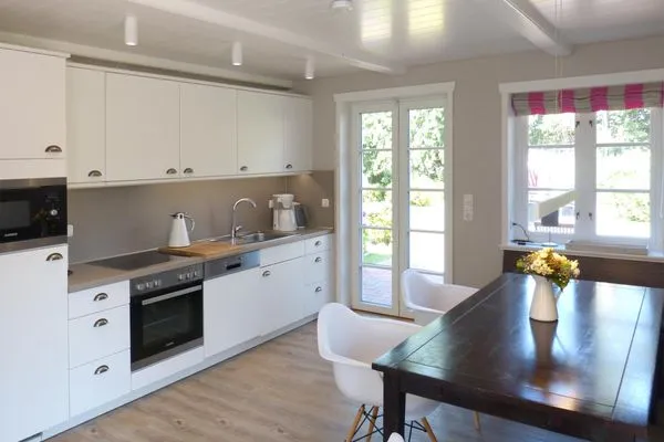 Küche im Ferienhaus Steuerbord in Süddorf auf Amrum Haus *Strandweg 8* Friesenhaushälfte *Steuerbord*