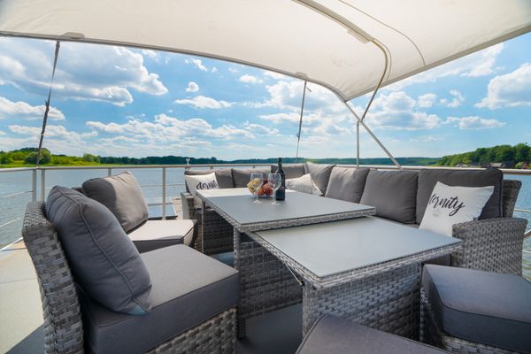  Hausboot Lubodne – exklusiver Urlaub auf der Müritz Marina Buchholz - Terrasse