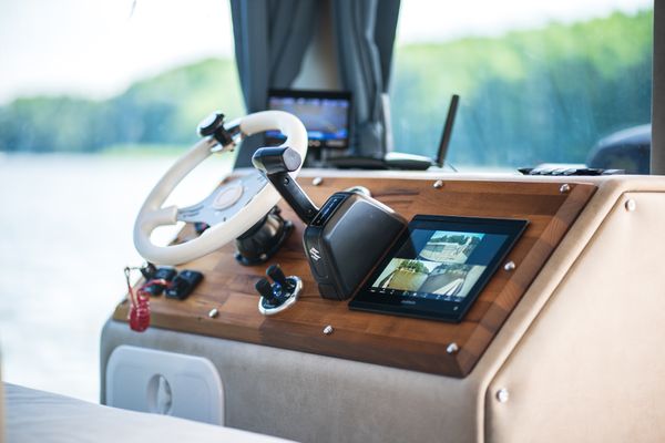  Hausboot Lubodne – exklusiver Urlaub auf der Müritz Marina Buchholz - Wohnzimmer