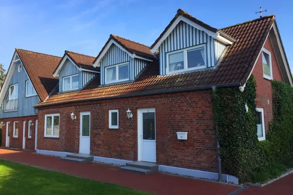 Fassade / Eingang  Ferienwohnung "Achtern Diek 2" 1. Reihe an der Ostseeküste