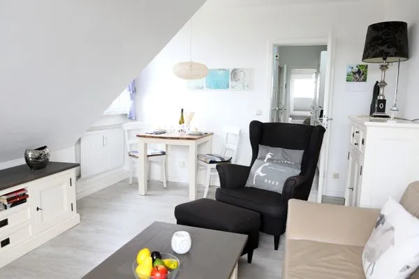 Wohnzimmer  Fernsicht 12E, DG