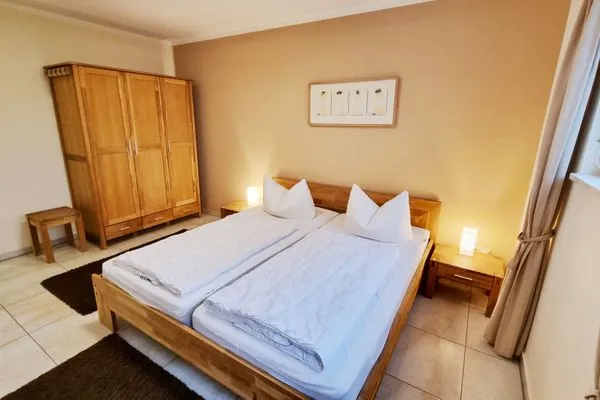 Schlafzimmer  Ferienwohnung "Baltic Sunrise" mit Garten an der Ostseeküste