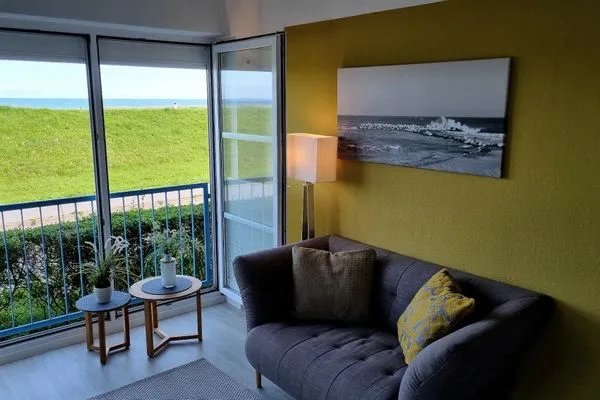 Wohnzimmer  Ferienwohnung "Baltic Sunset" in 1. Reihe zum Ostseestrand