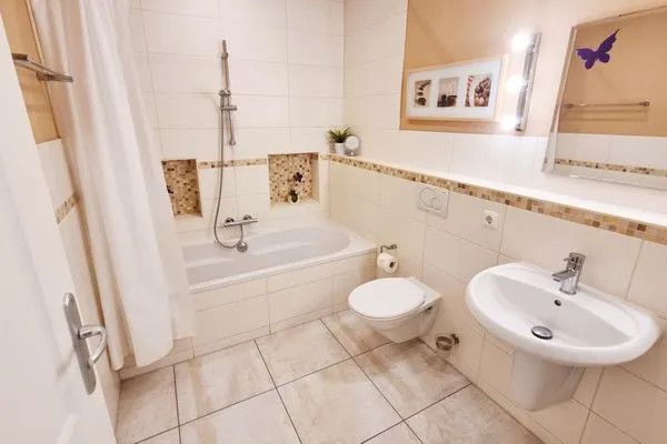 Badezimmer  Ferienwohnung "Baltic Sunshine" in Kalifornien an der Ostsee