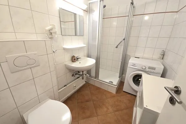 Badezimmer  Ferienwohnung "Deichwind" in Holm an der Ostsee