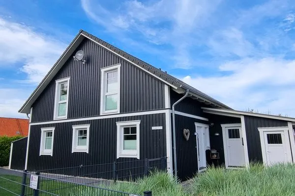 Fassade / Eingang  Schwedenhaushälfte "Lieblingsplatz" Sehlendorf an der Ostsee