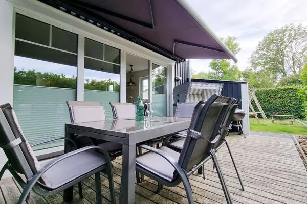 Terrasse  Schwedenhaushälfte "Lieblingsplatz" Sehlendorf an der Ostsee