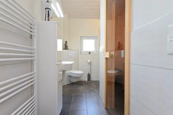 Badezimmer  Ferienhaus "Lönneberga" im Ferienpark Holm an der Ostsee
