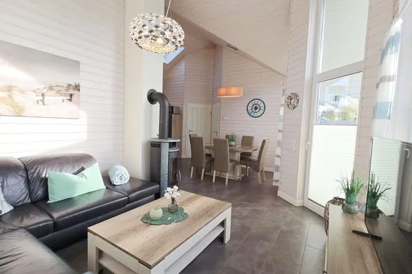 Wohnzimmer  Ferienhaus "Lönneberga" im Ferienpark Holm an der Ostsee