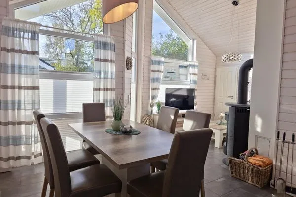 Wohnzimmer  Ferienhaus "Lönneberga" im Ferienpark Holm an der Ostsee