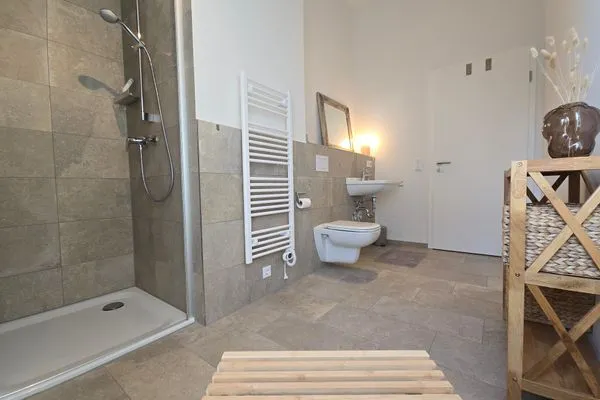 Badezimmer  Ferienwohnung "Strandgut" in 1. Reihe an der Ostseeküste