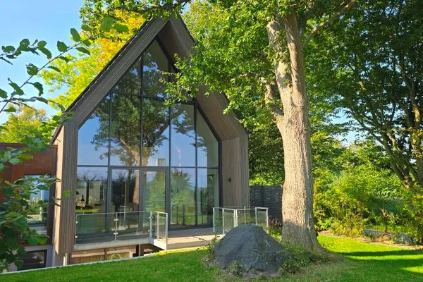 Hauptansicht  Ferienhaus "Sturmvogel" direkte Strandlage in Kiel