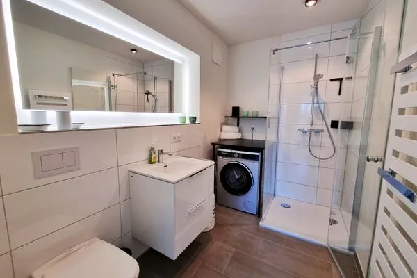 Badezimmer  Ferienwohnung "Surfside" in Schönberg-Kalifornien