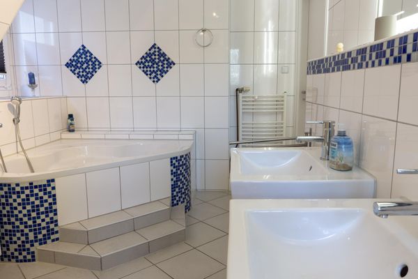  Ferienhaus Westerstraße Tönning - Badewanne