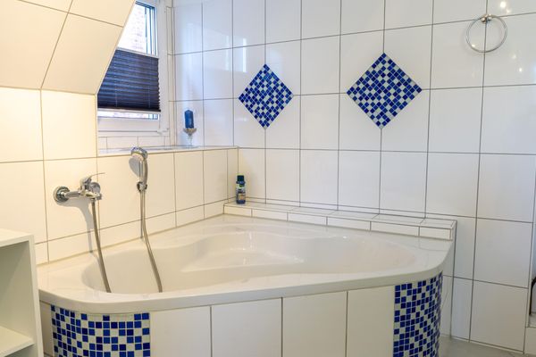  Ferienhaus Westerstraße Tönning - Eckbadewanne