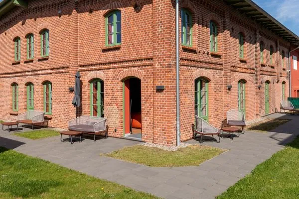 Ferienwohnung Müritzperle Klink - Terrasse mit Sitzmöbeln und Tisch  Müritzperle