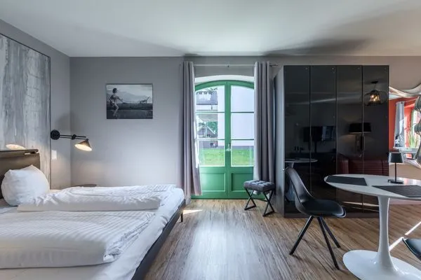 Ferienwohnung Müritzperle Klink - Blick ins Schlafzimmer mit Sitzbereich  Müritzperle